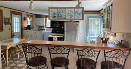 Pindar's Pond - Private Pond ~ fenced in yard!