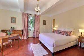 Ropa de cama de alta calidad, camas con pillow-top y cunas gratuitas 