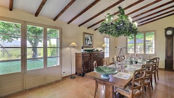 Comfort Villa, Garden View | Private kitchen