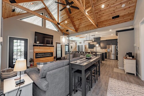 New! Ski & Golf Retreat w/ Hot Tub & Game Room