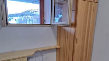 1 bedroom, iron/ironing board, bed sheets