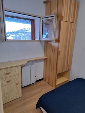 1 bedroom, iron/ironing board, bed sheets - Panoramic Mountain (Le Dévoluy)