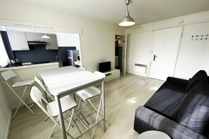 TV, offices - Cosy Appart 1 min Vélodrome Stadium / 4P / Parking (Marseille)