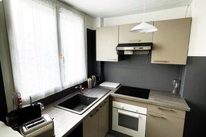 Fridge, microwave, oven, dishwasher - Cosy Appart 1 min Vélodrome Stadium / 4P / Parking (Marseille)