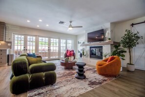 TV connectée, cheminée