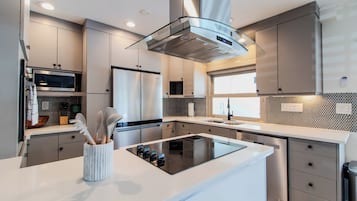 Réfrigérateur, four, plaque de cuisson, lave-vaisselle