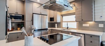 Centrally Located 3bd w/ Pool - Beach Nearby