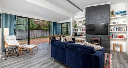 Charming Ainslie Retreat with Garden & City Access