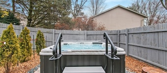 Hillside Packers Haven: Hot tub, sleeps 14