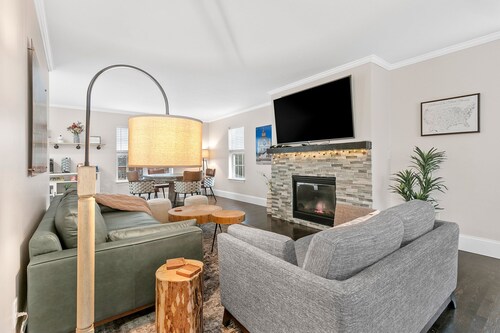 Hillside Packers Haven: Hot tub, sleeps 14