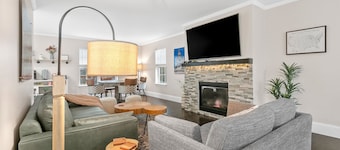 Hillside Packers Haven: Hot tub, sleeps 14