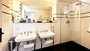Shower, hair dryer, towels, soap - Magnificent cosy nest in the heart of Marseille (Marseille)