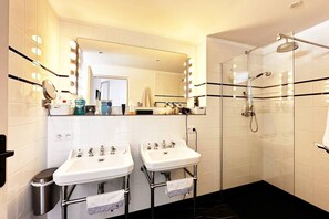 Shower, hair dryer - Magnificent cosy nest in the heart of Marseille (Marseille)