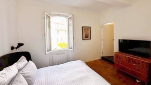 1 bedroom, iron/ironing board, travel cot, WiFi - Magnificent cosy nest in the heart of Marseille (Marseille)
