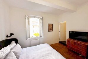 1 bedroom, iron/ironing board, travel cot, WiFi - Magnificent cosy nest in the heart of Marseille (Marseille)