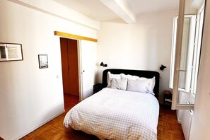 1 dormitorio, tabla de planchar con plancha, cuna de viaje y wifi