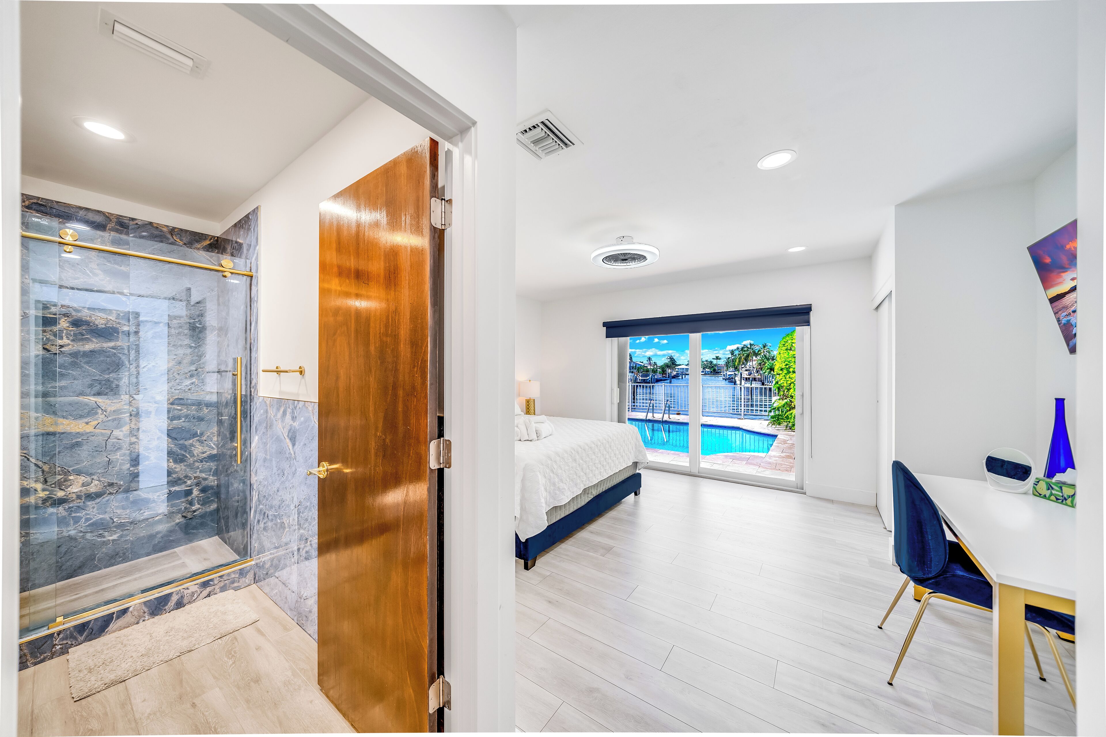 5 bedrooms, desk, iron/ironing board, travel crib