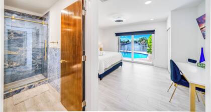 Heated Pool & Waterfront! Kayaks + Pool Table!