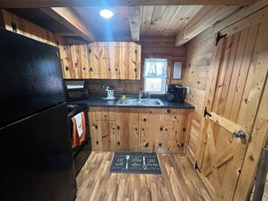 Fridge, microwave, oven, stovetop - Cozy log cabin located in downtown Moravia, Iowa.  (Moravia)