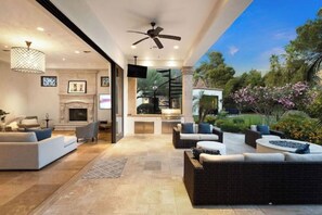 Terrace/patio - Casa de Camelback Views & Location -Christmas Special! (Paradise Valley)