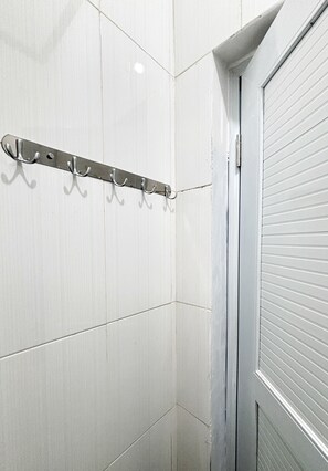 Shower, soap - Semarang Inn (Semarang)