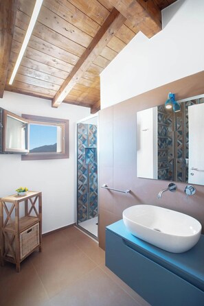 Deluxe Villa, Partial Sea View | Bathroom | Shower, hair dryer, towels
