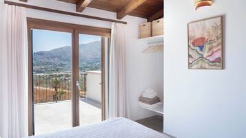 Deluxe Villa, Partial Sea View | 3 bedrooms, in-room safe, blackout curtains, iron/ironing board