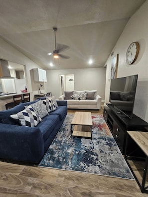 Smart TV, fireplace