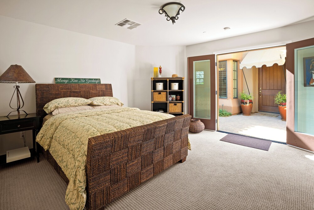 Beautiful Scottsdale home located in the desirable Grayhawk gated