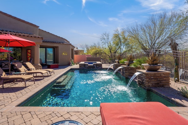 Een verwarmd zwembad