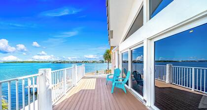 Waterfront Antique Mansion! Heated Pool+Hot Tub!