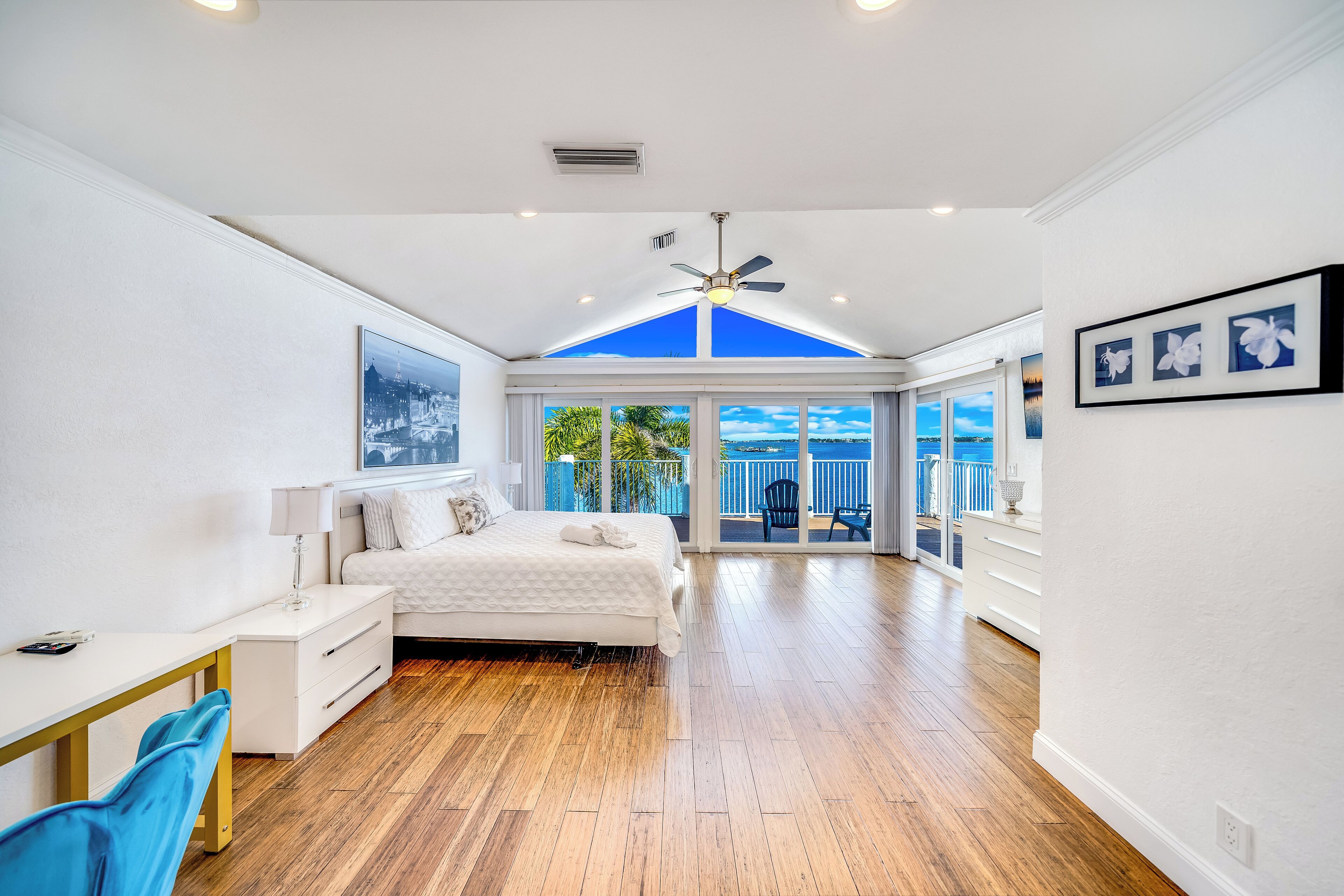 5 bedrooms, desk, iron/ironing board, travel crib