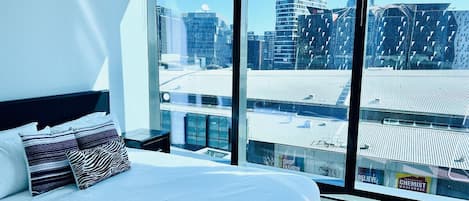 4 多间卧室、办公桌、熨斗/熨衣板、旅行婴儿床