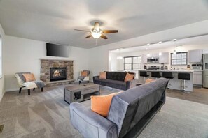 スマートテレビ、暖炉、テレビゲーム、書庫