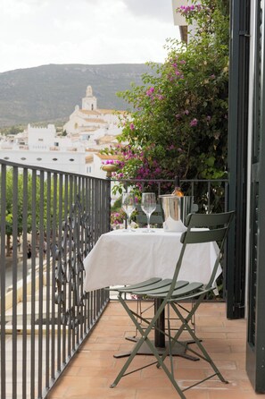 Outdoor dining - "Casa Verda - Fantastic house in the heart of Cadaques (Cadaqués)