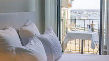 10 habitaciones, tabla de planchar con plancha, wifi y ropa de cama