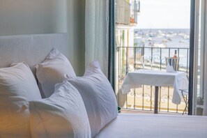 10 habitaciones, tabla de planchar con plancha, wifi y ropa de cama 