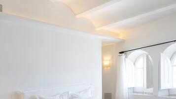 10 dormitorios, tabla de planchar con plancha, wifi y ropa de cama