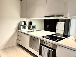 Fridge, microwave, oven, stovetop