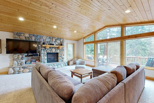 Spacious home with fireplace and two decks with hot tub & bbq grill