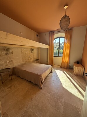 4 slaapkamers, een strijkplank/strijkijzer, reisbedje, wifi