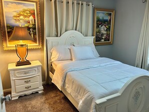 3 bedrooms, iron/ironing board, free WiFi, bed sheets - not active (Indianapolis)