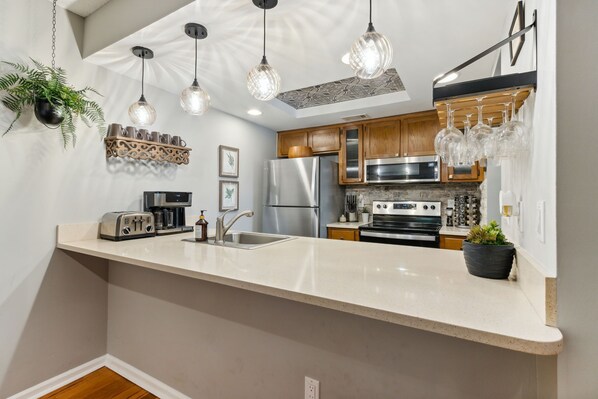 Fridge, microwave, oven, stovetop - Luxury Amelia Island 2BR Updated Home (Fernandina Beach)