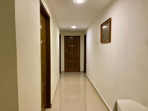 Escritorio, sistema de insonorización, wifi gratis