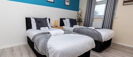 4 habitaciones, tabla de planchar con plancha y wifi gratis