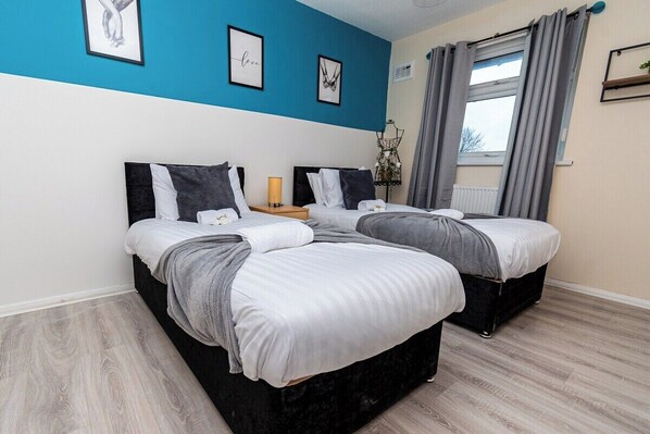 4 Schlafzimmer, Bügeleisen/Bügelbrett, kostenloses WLAN, Bettwäsche