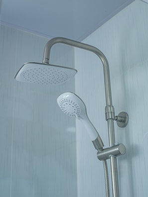 Phòng Tiêu chuẩn | Phòng tắm | Buồng tắm vòi sen, khăn tắm, xà phòng, dầu gội