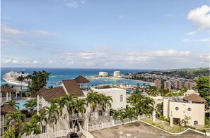 Exterior - Cozy 1-bedroom apartment in Ocho Rios stunning views of the Caribbean sea. (Ocho Rios)