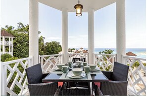 Outdoor dining - Cozy 1-bedroom apartment in Ocho Rios stunning views of the Caribbean sea. (Ocho Rios)