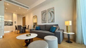 디럭스 아파트 | 거실 공간